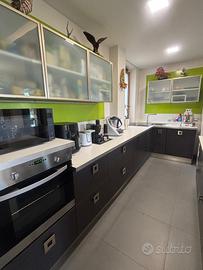 Cucina angolare con isola