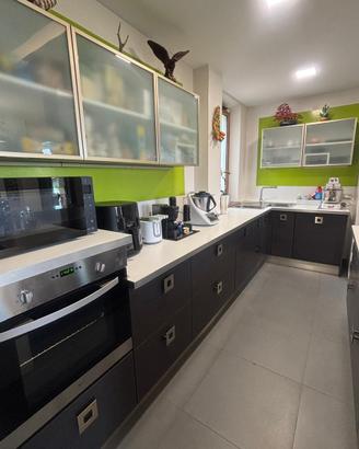 Cucina angolare con isola