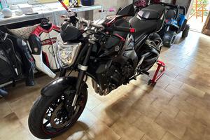 Yamaha FZ1 2009 – Tenuta maniacale, pronta all'uso