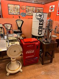 Oggetti antichi, affettatrici e bilance Berkel