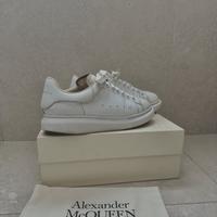 Alexander McQueen Oversized Sneakers - Bianche