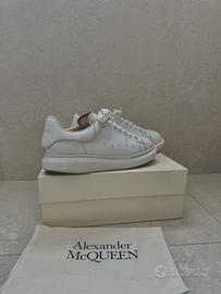 Alexander McQueen Oversized Sneakers - Bianche