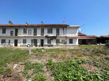 Villa di 280 m² con più di 5 locali a Carmagnola