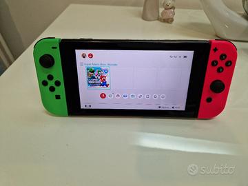 Nintendo switch  con joycon perfettamente funziona