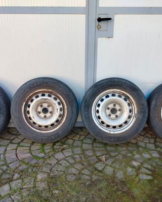 Gomme invernali complete di cerchioni