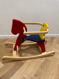 Cavallo a dondolo in legno