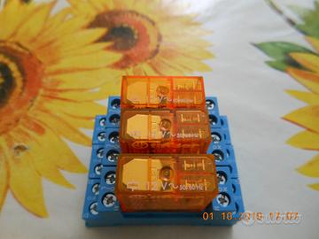 Relè Finder 40.52 bobina 12V Ac con zoccolo