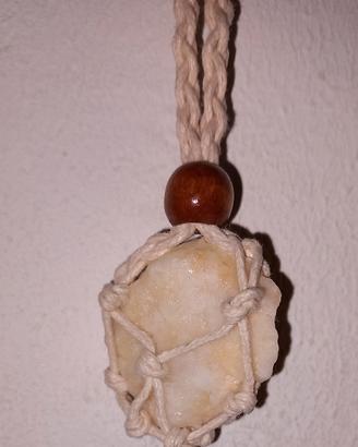 collana in corda con quarzo