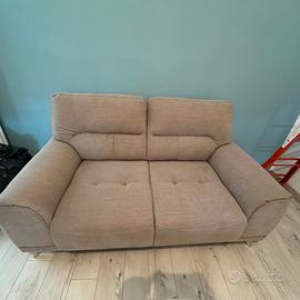 Divano 2 posti quasi nuovo