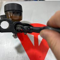 Pompa freno anteriore + manopola destra bmw f800 r