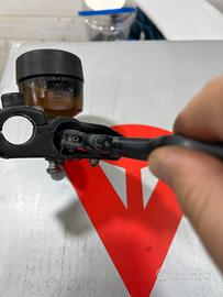 Pompa freno anteriore + manopola destra bmw f800 r