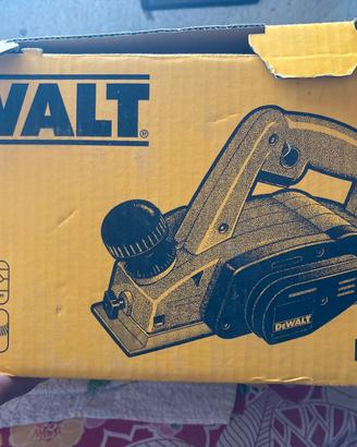 Pialla elettrica DeWalt DW680 600W