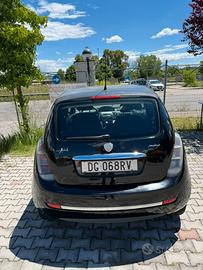 Lancia y