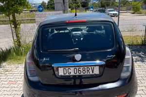 Lancia y