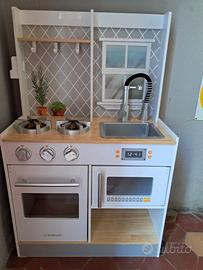 Cucina giocattolo in legno