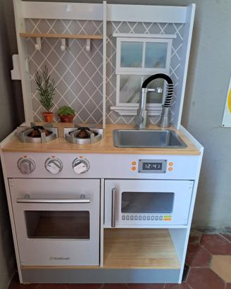 Cucina giocattolo in legno
