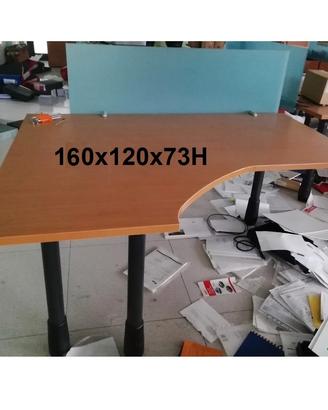 Scrivania sagomata 160x120x73h