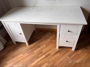 Scrivania HEMNES IKEA 155x65cm