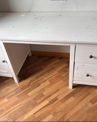 Scrivania HEMNES IKEA 155x65cm