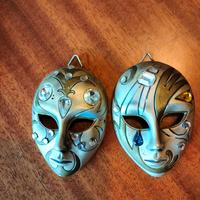 Due maschere veneziane decorative da parete