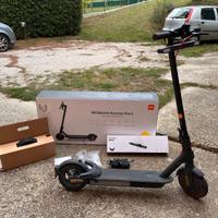 Monopattino Xiaomi Mi Scooter Pro 2 + Kit frecce