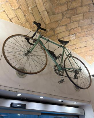 Bianchi da corsa anni '70 restaurata celeste