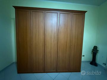 Camera da letto completa e cucina nuova a gas.