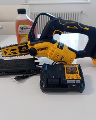 MOTOSEGA A BATTERIA PER POTATURA PIANTE