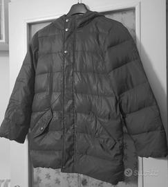 Piumino lungo con cappuccio e imbottito con piuma 