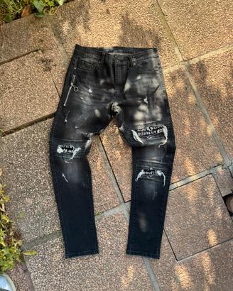 Jeans neri slim fit con zip e scritte