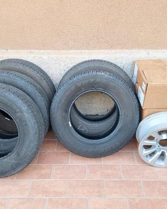 pneumatici 195/80 r15 e cerchi in lega
