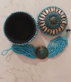 Scatola portagioie con bracciale di perline