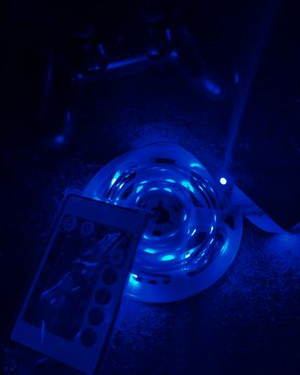 Striscia LED RGB 4m USB con telecomando multicolor