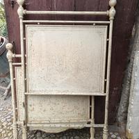testata e pedana letto in ferro con pomoli