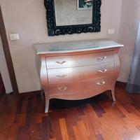 Comò e comodini in foglia d'argento