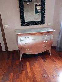 Comò e comodini in foglia d'argento