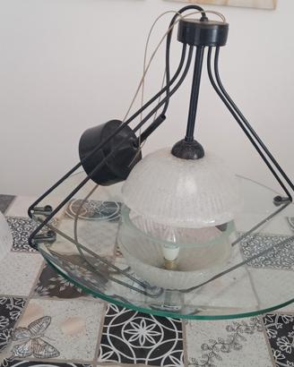 lampadario  e  lampada da tavolo