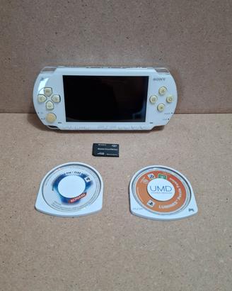 Psp 1004 con caricabatteria e giochi