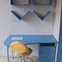 Scrivania con cassettiera 