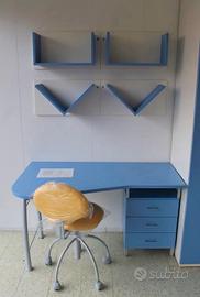 Scrivania con cassettiera 
