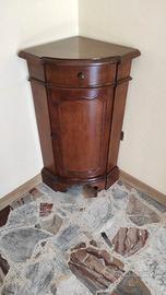 Angoliera in legno