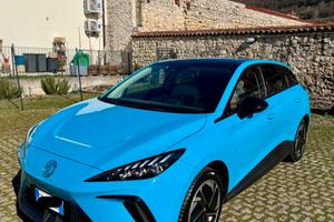 MG4 LUXURY 64kWh 204CV – GARANZIA 2030 – 29.900 km