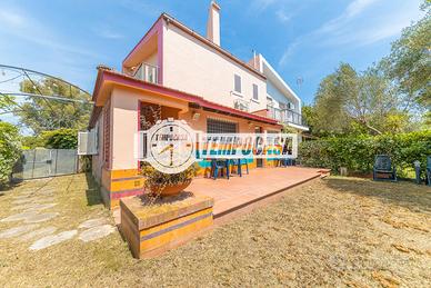 VILLA QUADRIFAMILIARE DUE LIVELLI CAMPO DI MARE