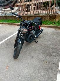 Moto Guzzi V7 - 2023