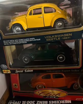 Modellini auto Volkswagen e Mercedes