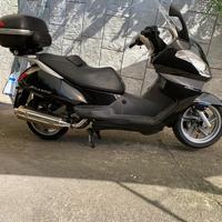 Aprilia Atlantic Sprint 400 - Bauletto Givi V46