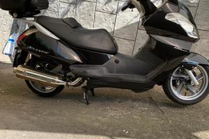 Aprilia Atlantic Sprint 400 - Bauletto Givi V46