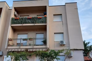 P. MONDELLO: BIVANI ARREDATO 2° P. CON POSTO AUTO