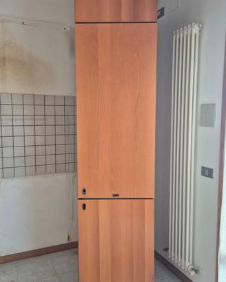 Colonna Frigo con armadiatura frigo e congelatore