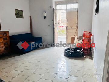 Pressi Piazza Montessori - 2 vani con terrazzino